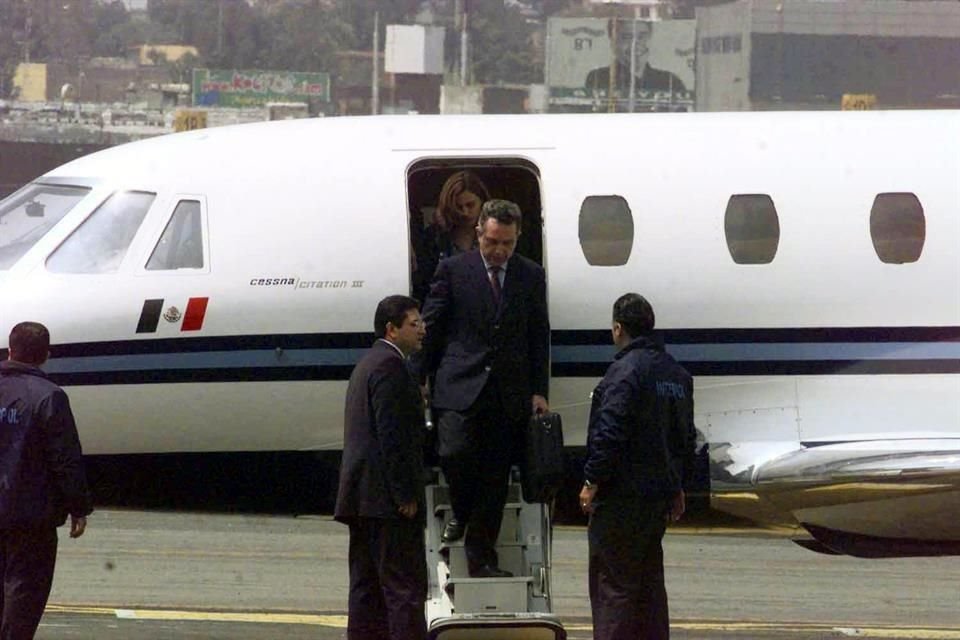 Carlos Cabal Peniche regresó a México el 6 de septiembre de 2001 a las 14:50 horas extraditado desde Australia.