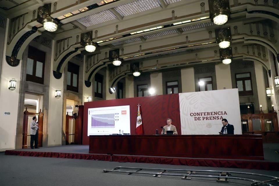 En la conferencia participan, Jose Luis Alomía, Hugo López Gatell y Gabriel García.