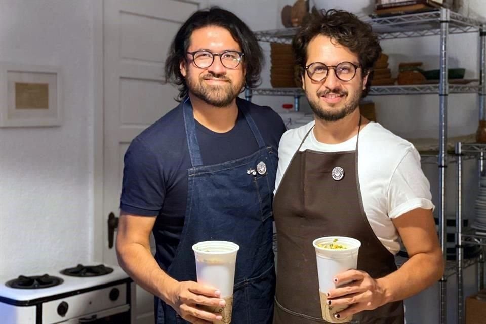 Sergio Su, fundador de Gori Gori Ramen, y Enrique Pacheco, cuya propuesta ofrece un ramen en vasos listo para comer.