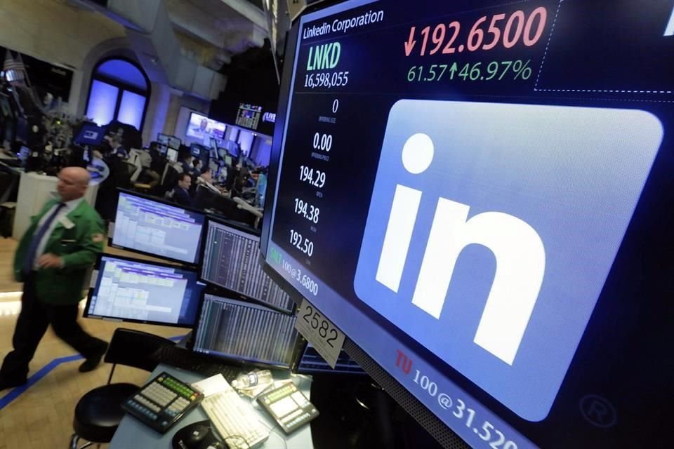 LinkedIn dijo que tomó la decisión después de 'enfrentar un entorno operativo significativamente más desafiante y mayores requisitos de cumplimiento en China'. 