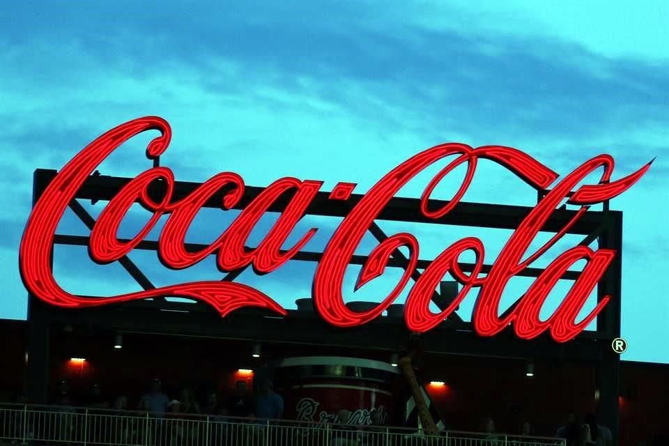 Para el trimestre finalizado el 26 de junio, Coca-Cola registró ganancias de mil 780 millones de dólares, por debajo de los 2 mil 610 millones del trimestre comparable del año pasado.