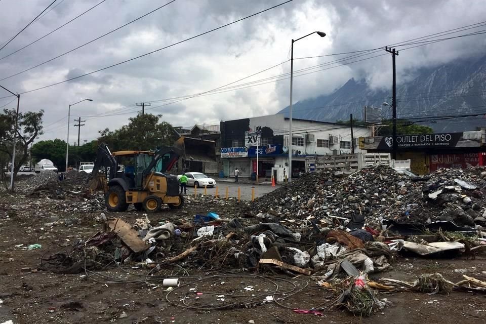 Alrededor de 700 toneladas de basura y escombros fueron recolectadas por el Municipio de Santa Catarina.