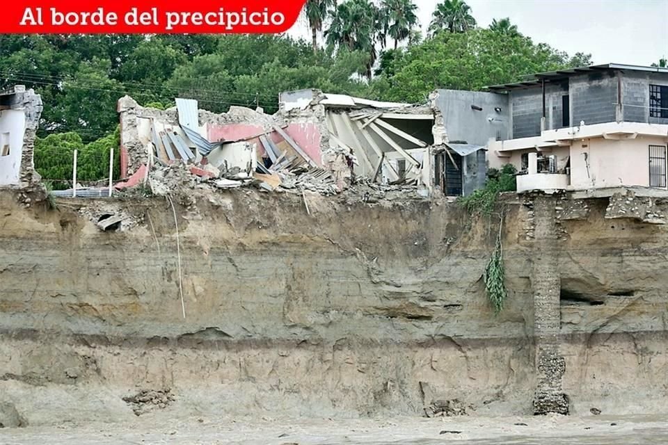 Cinco casas en el cauce del Río Pesquería resultaron con daños al registrarse un deslave, y sus habitantes fueron evacuados, en Apodaca.