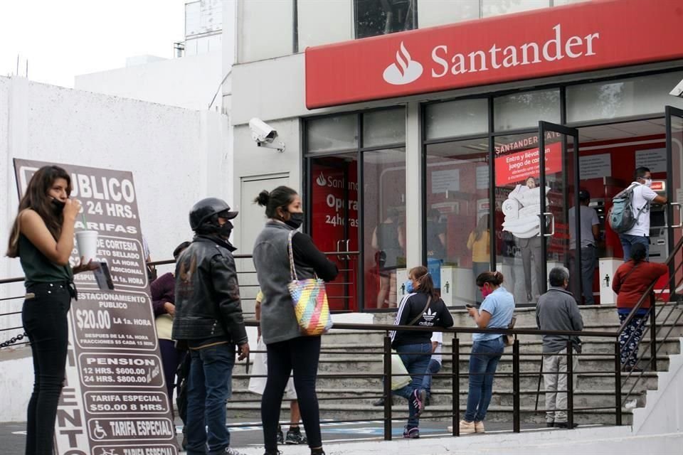 Sólo son las tarjetas de débito las que presentaron estas intermitencias, afirmó Santander.