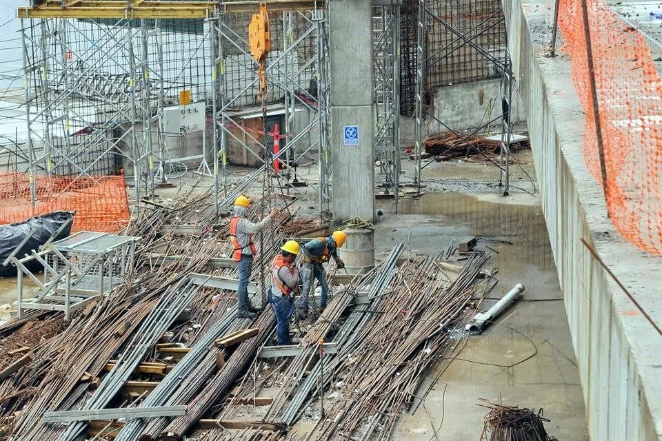 Con todo y megaobras -como el Tren Maya y la refinería de Dos Bocas-, la industria de la construcción cayó más de 38 por ciento en abril y 35 por ciento en mayo, a tasa anual, según datos de Inegi.
