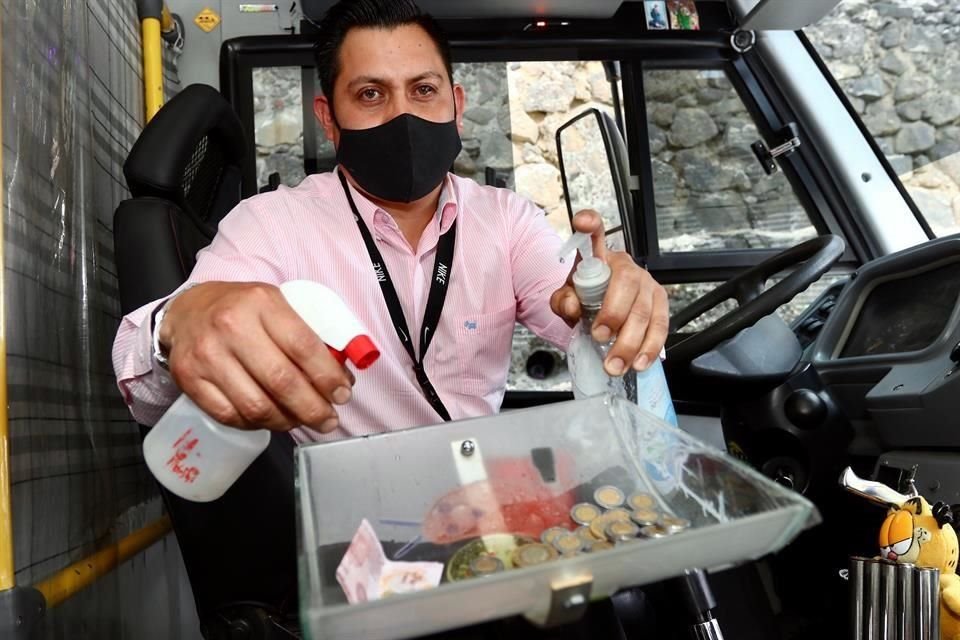 Mario Alberto Miranda es un conductor que ofrece higiene y buen servicio en la Ruta 30.
