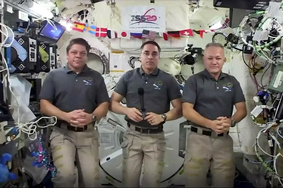 Dos astronautas de la NASA alistan su regreso a la Tierra en la nave de la empresa SpaceX tras misión de dos meses en EEI.