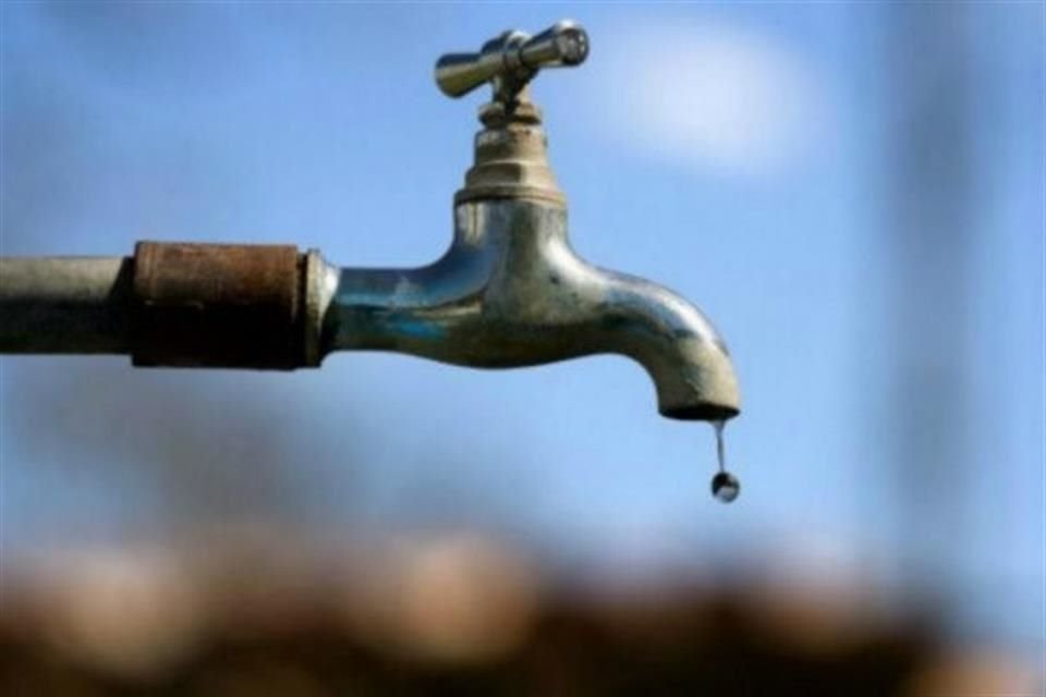 Ambientalistas inddicaron que en La Paz casi el 4 por ciento de las viviendas no se encuentran conectadas a la red de agua potable.
