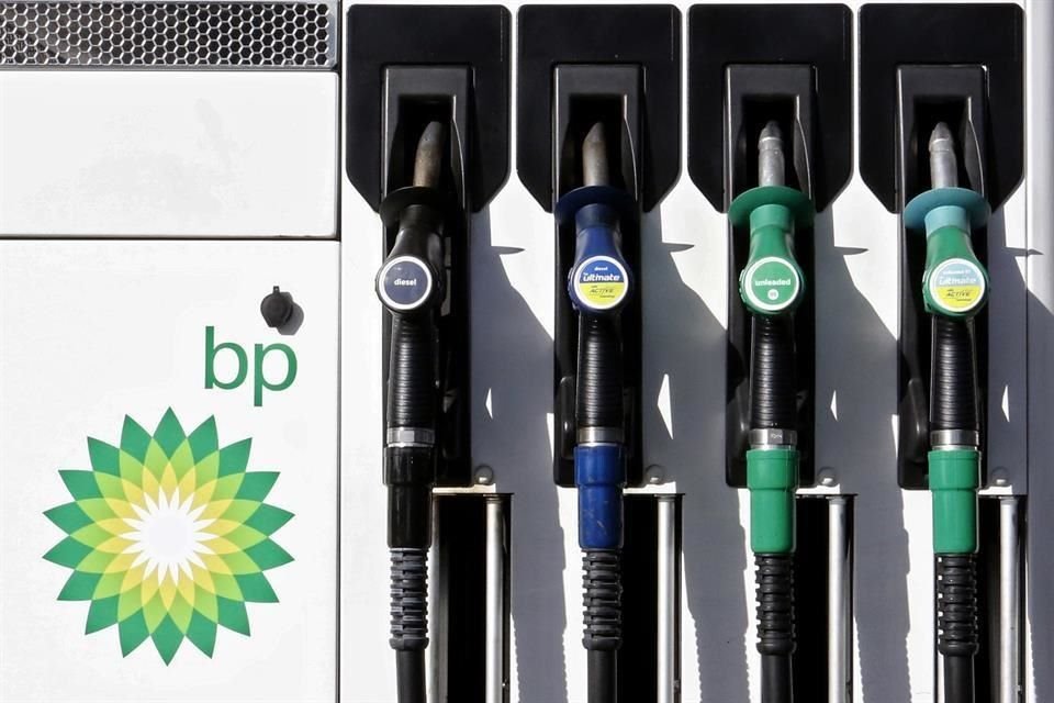 Petroleras como BP, Exxon y Shell aceleraron sus planes de negocio para diversificarse en energas alternas a los combustibles fsiles. 