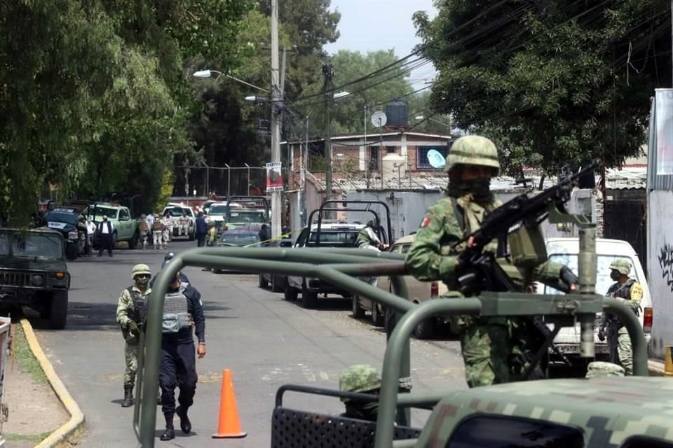 Un inmueble de la Colonia San Pablo Xalpa, en Tlalnepantla, permanece asegurado durante un operativo tras reporte de toma clandestina de combustible.
