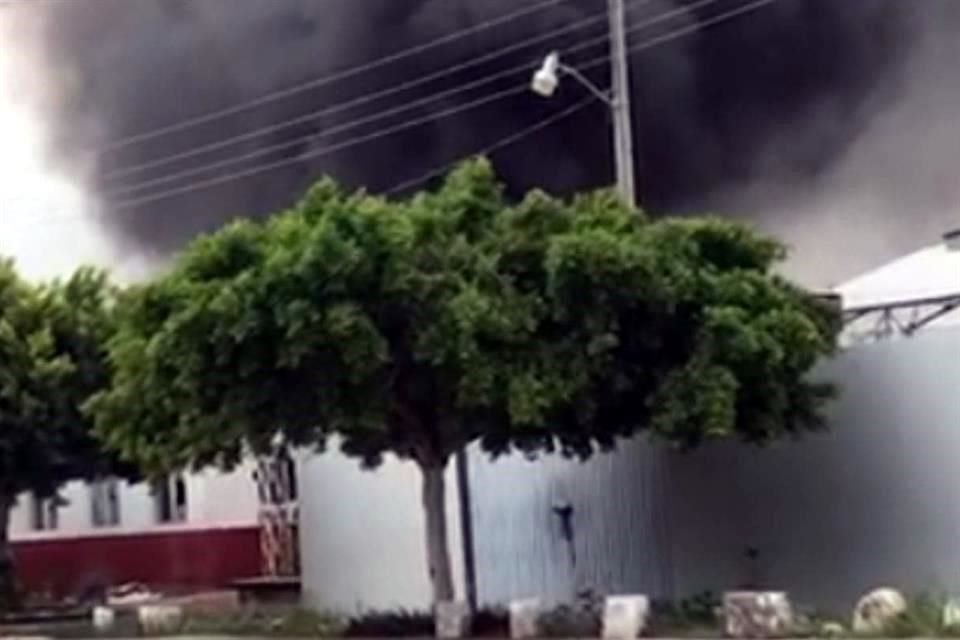 Pobladores prendieron fuego en la base de la GN ubicada en la comunidad de La Ruana, en Municipio de Buenavista, Michoacán, según reportes.