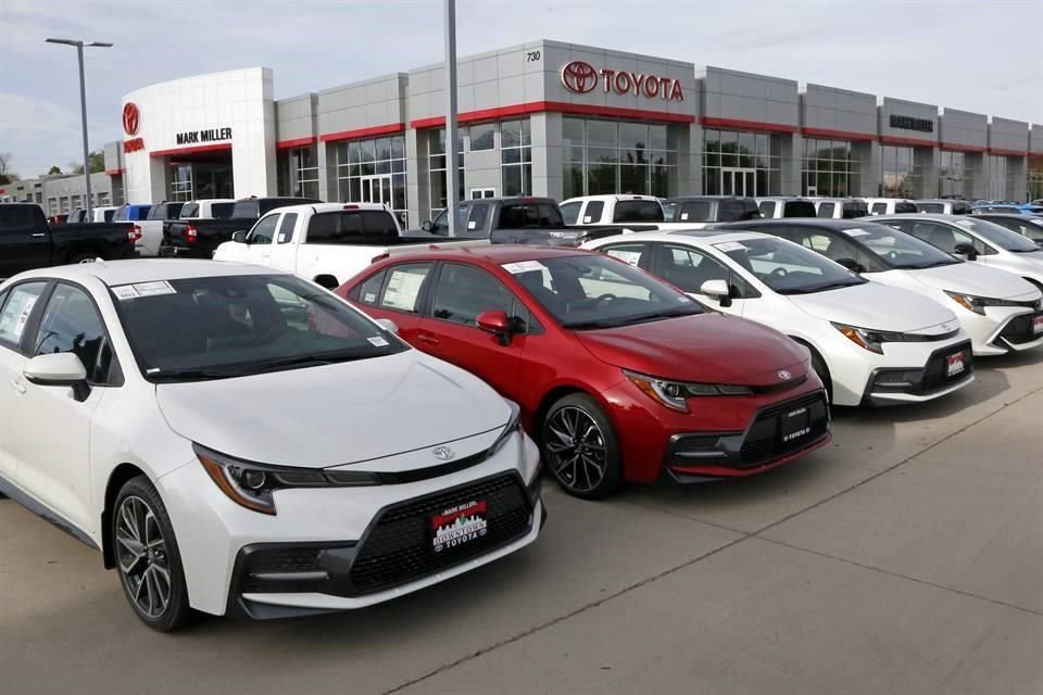 Toyota indicó que en el primer trimestre de su año fiscal tuvo una caída del 50 por ciento en el número total de vehículos vendidos, a 1.16 millones de unidades.