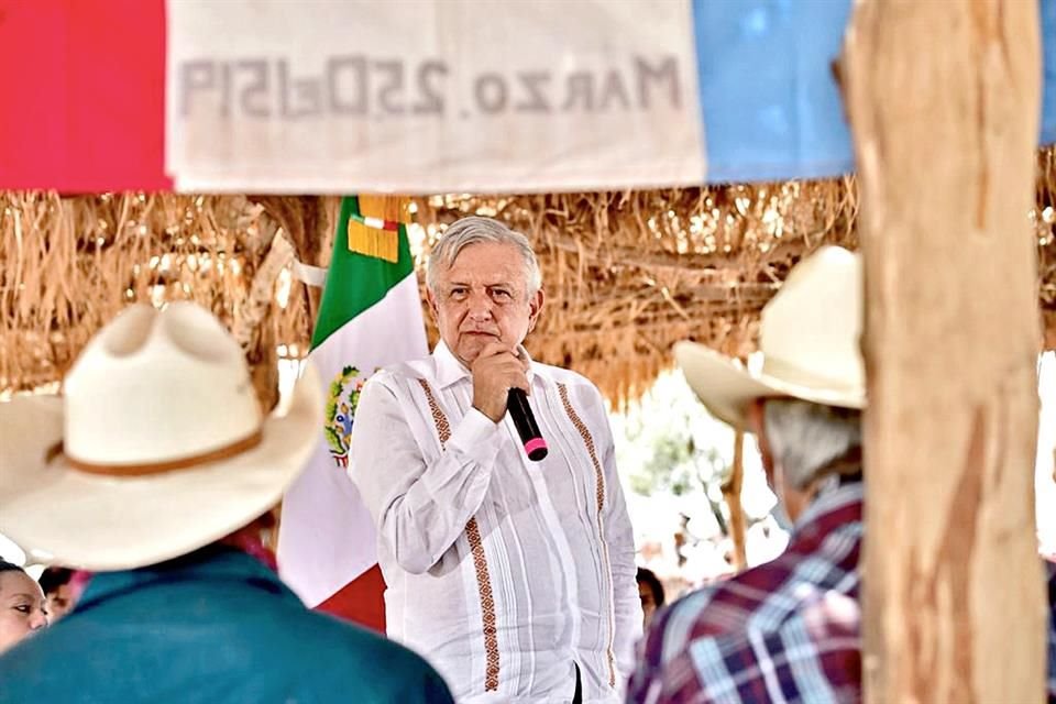 Andrs Manuel Lpez Obrador ayer en Sonora.