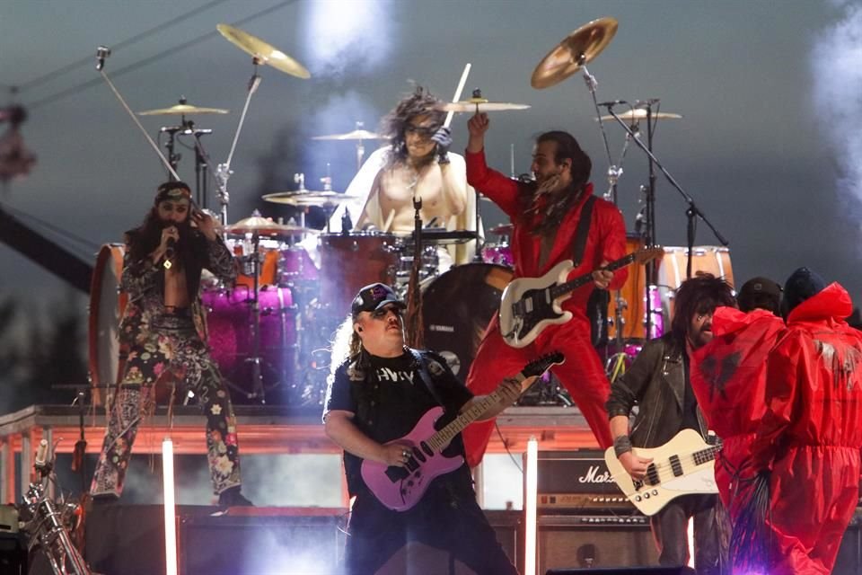 Con 'Sentimettal', la agrupación hizo gritar de emoción a los presentes.