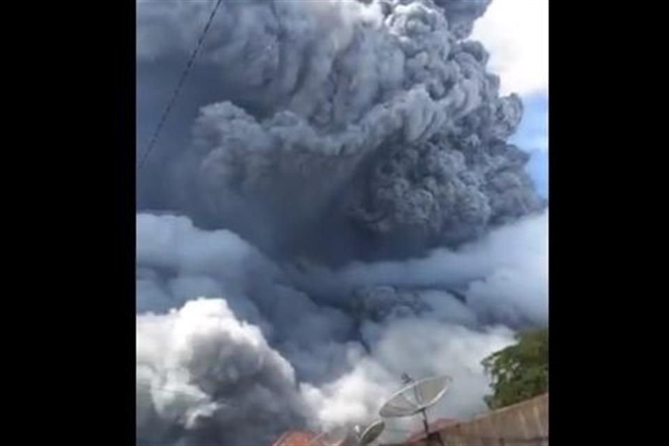 El pasado 8 de agosto el Sinabung registró otra erupción, pero de menor intensidad.