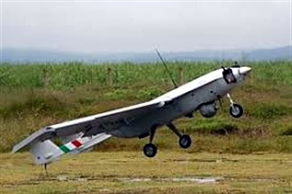 El Ehécatl puede volar día y noche a hasta 140 km/h, a una altitud de 15 mil pies, con un rango de operación de 90 km.