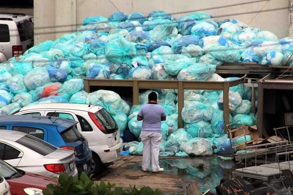 El senador de Veracruz Julen Rementería mostró en redes imágenes de los desechos.