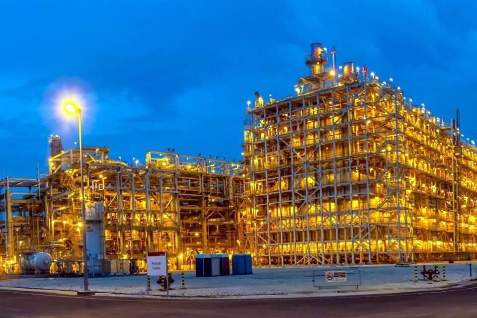 Braskem-Idesa pactó que Pemex le venda al menos 30 mil barriles de etano por día y construirá una terminal privada para la cual la empresa estatal va a facilitar el acceso a terrenos.