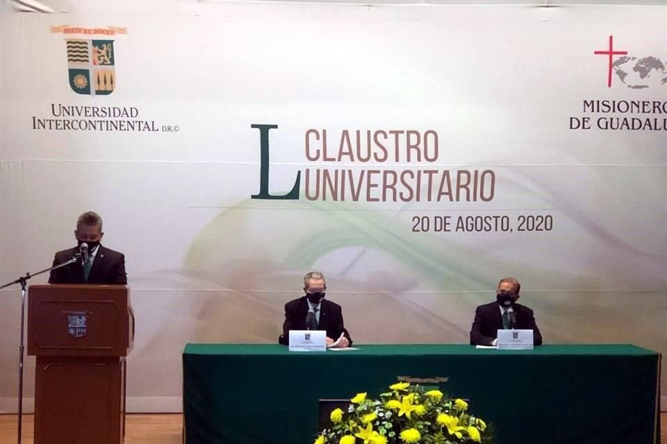 El vicerrector Hugo Avendaño, el Rector Bernardo Ardavín y el Presidente del Consejo de Gobierno Raúl Ibarra estuvieron presentes en el informe de la UIC.