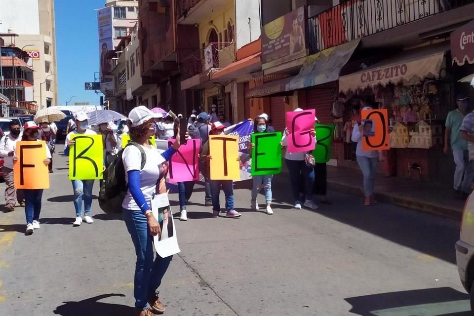 Familiares de desaparecidos marcharon por el centro de Chilpancingo, Guerrero y urgieron al Gobierno solucin.