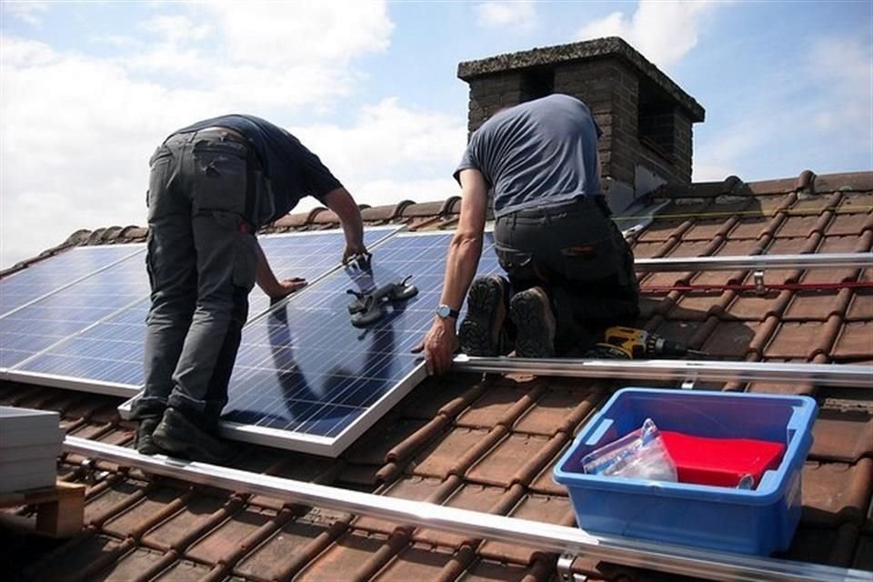Los usuarios residenciales con tarifa DAC son candidatos para instalar paneles solares. 