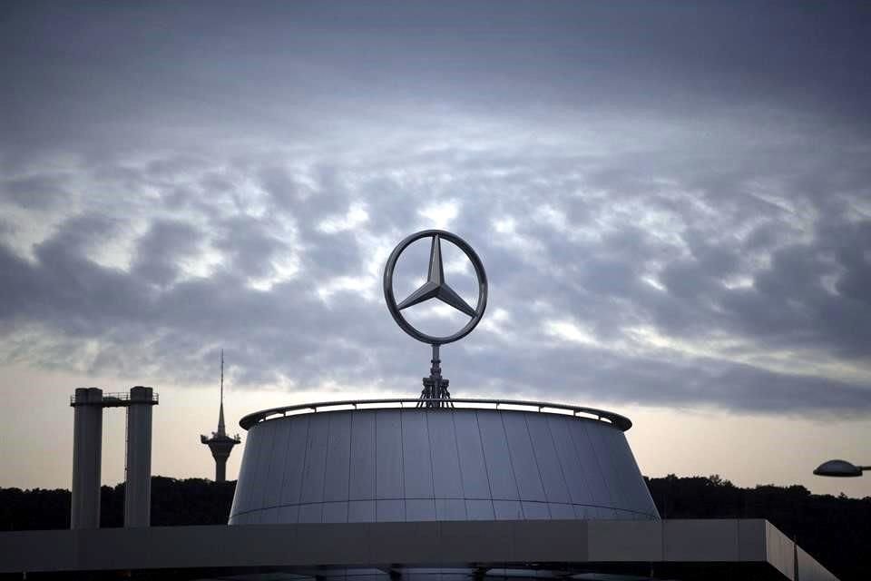 La facturación de Daimler (fabricante de Mercedes-Benz) cayó un 29 por ciento en el segundo trimestre.