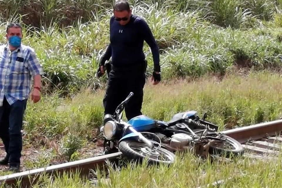 La motocicleta de la víctima también fue encontrada en el lugar.
