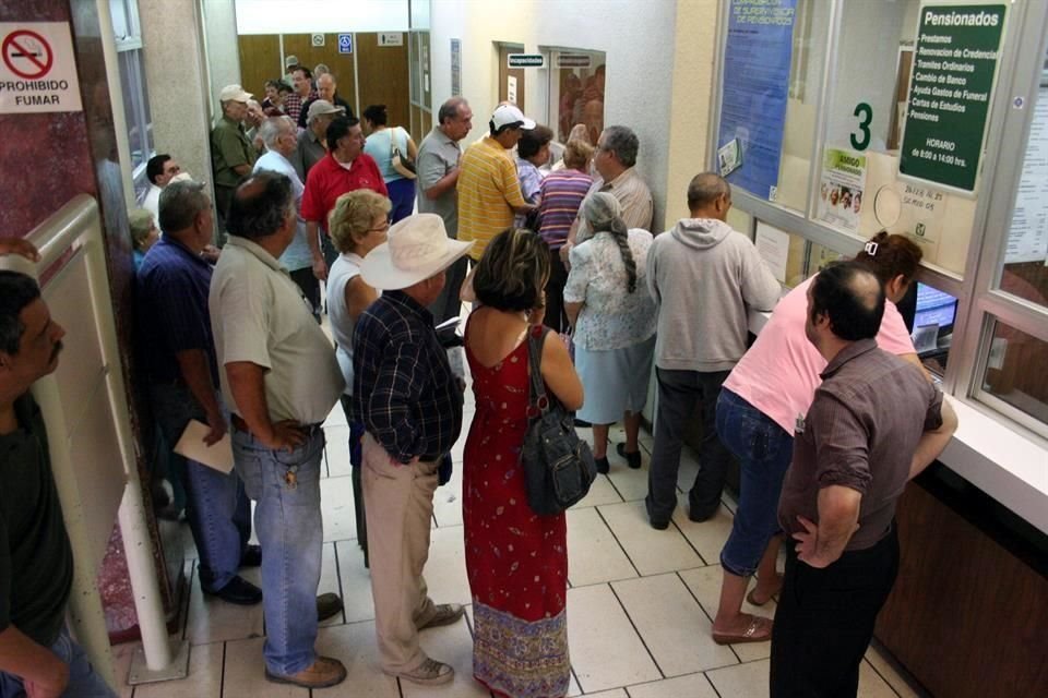 En el mismo periodo de 2022 ambos rubros absorbieron el 24.6% del gasto.