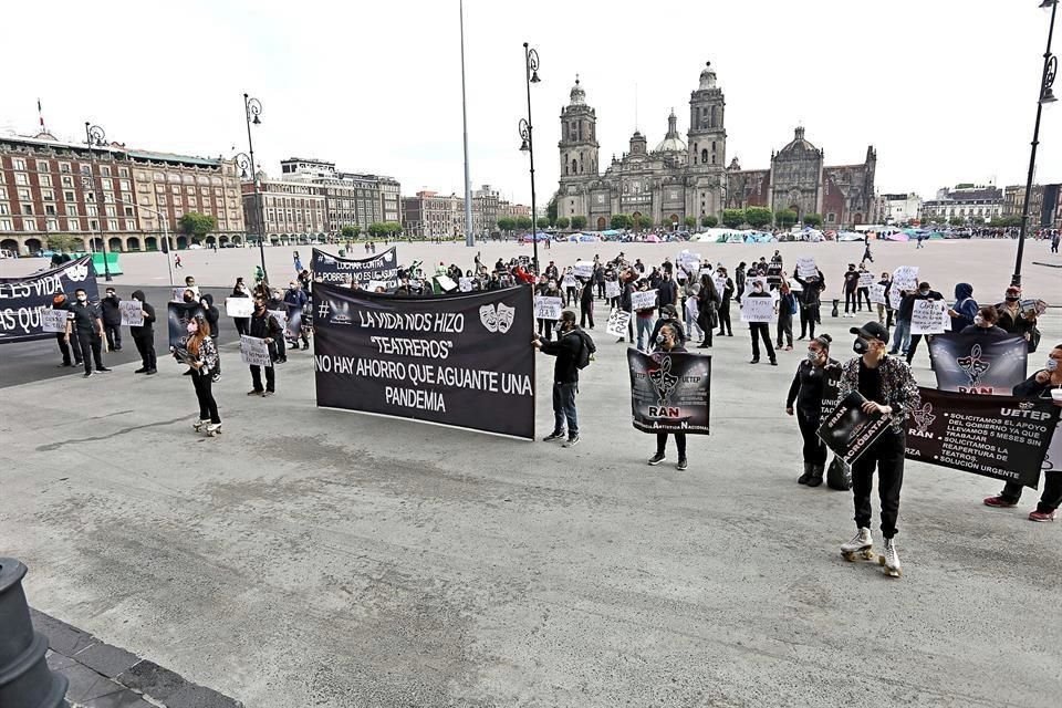 El mes pasado, artistas escnicos protestaron en el Zcalo.