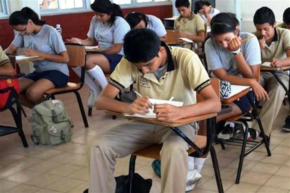 En Mxico, los jvenes mal calificados en matemticas y lectura son los que quieren ser maestros algn da, report la Organizacin para la Cooperacin y el Desarrollo Econmicos (OCDE).