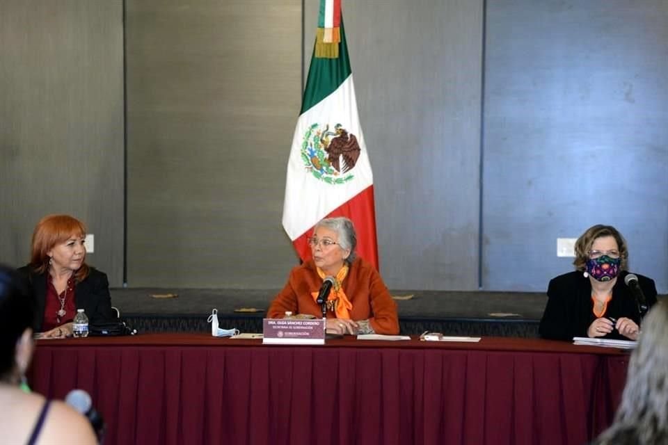 El la reunión se encuentra Rosario Piedra, titular de la CNDH.