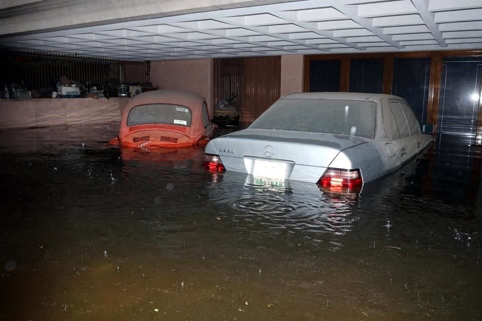 Viviendas del fraccionamiento Pedregal de San Francisco, en Coyoacán, se inundaron por las fuertes lluvias