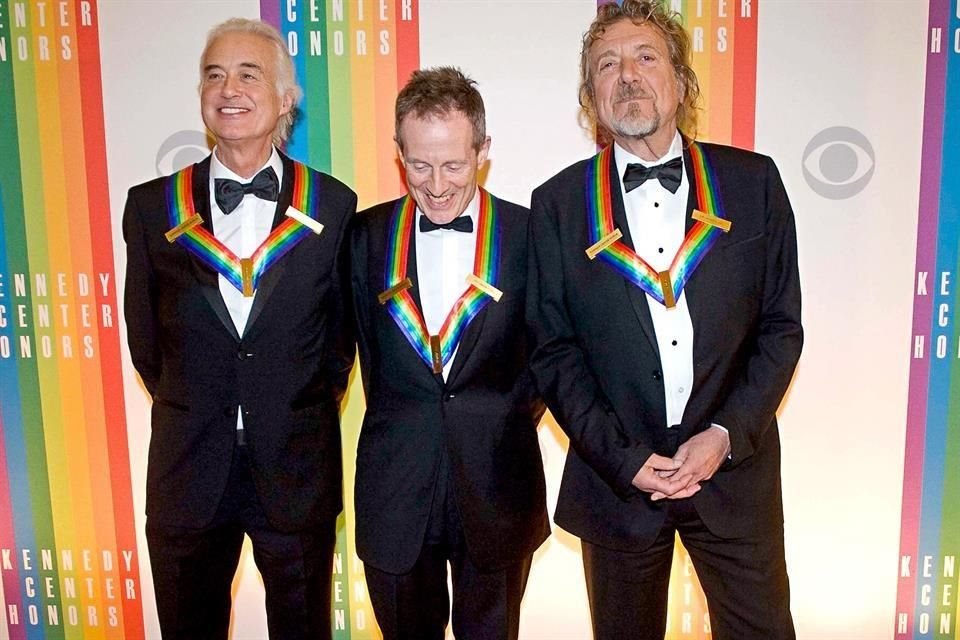 Robert Plant (der.) aseguró que no ve viable un reencuentro de Led Zeppelin, grupo que formaba con Jimmy Page (izq.), John Paul Jones (centro) y John Bonham.