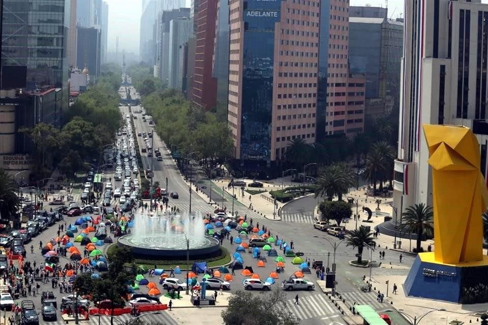 Frena extendió su plantón a Paseo de la Reforma.