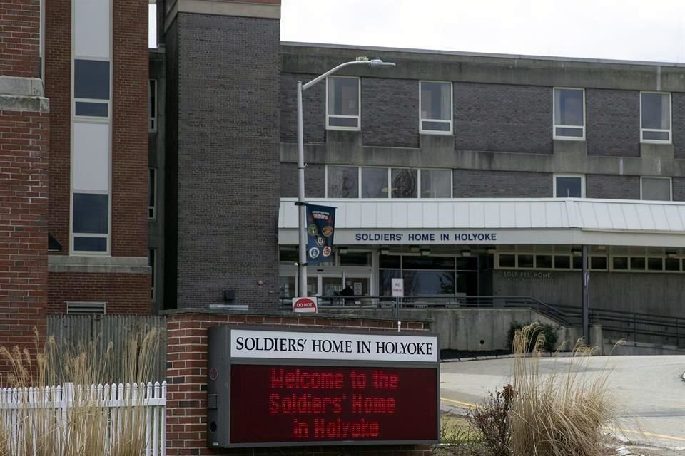 Vista de la entrada del Hogar para Soldados en Holyoke, Massachusets.