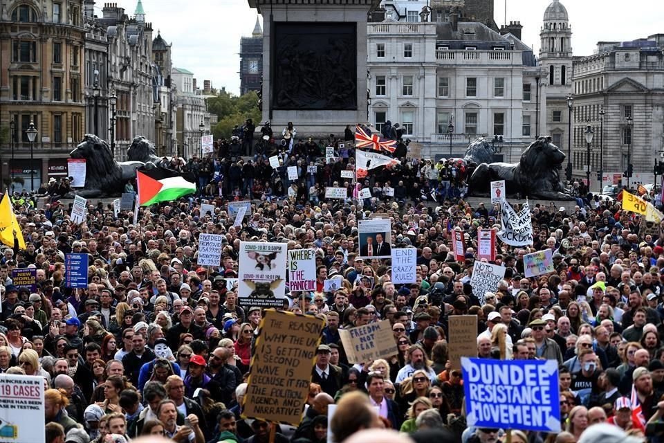 Miles de personas se reunieron en Londres para protestar contra las restricciones implementadas para frenar la propagación del Covid-19.