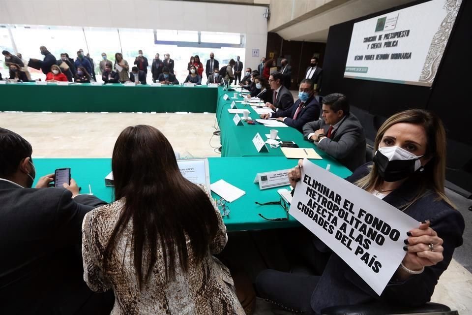 La Comisión de Presupuesto y Cuenta Pública debate el dictamen impulsado por Morena.