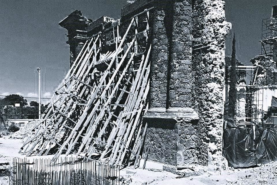 Aspectos del viejo templo de Jojutla, devastado por el 19S. 