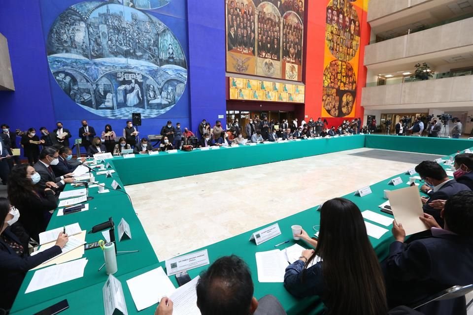 Mayoría de diputados de Morena en Comisión de Presupuesto aprobó extinción de 109 fideicomisos que afecta a ciencia, cine, entre otros.