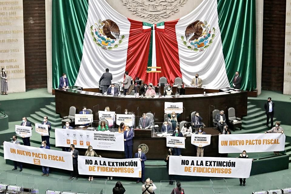 Diputados opositores reclamaron ayer en San Lázaro por el recorte al presupuesto y a fideicomisos, durante la comparecencia del Secretario de Hacienda, Arturo Herrera.