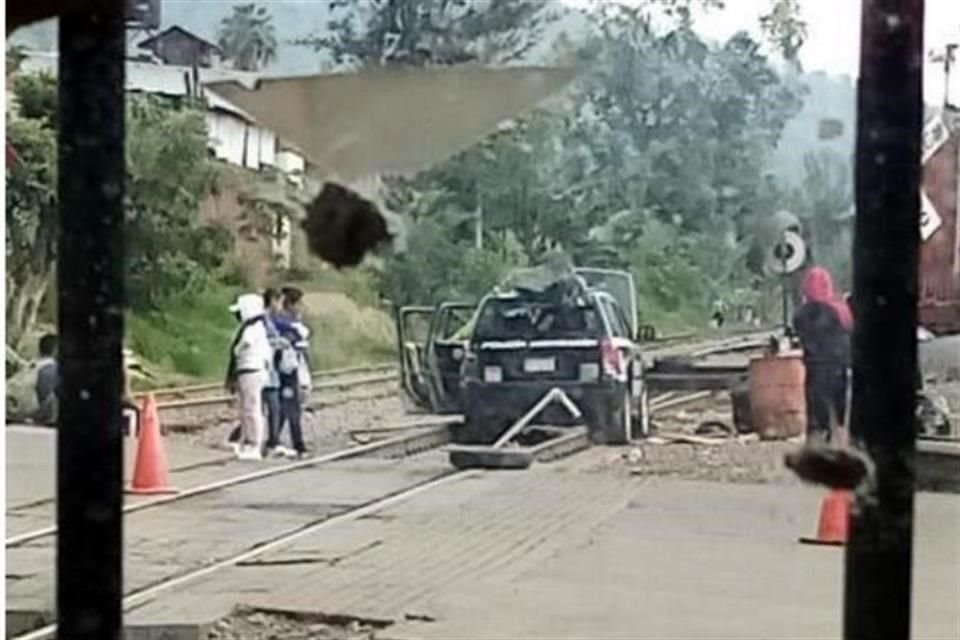 El bloqueo está a la altura del kilómetro 503+000, en la localidad de Caltzontzin.