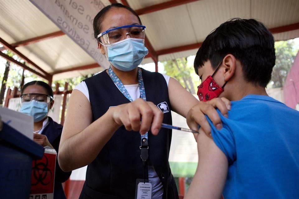Si bien jueces federales de todo el país han concedido cientos de suspensiones para vacunar a menores, esta es la primera en la que se emite una orden con efectos generales.