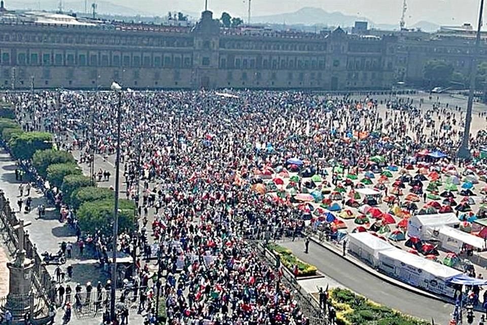 Los manifestantes marcharon del Monumento a la Revolución al Zócalo.