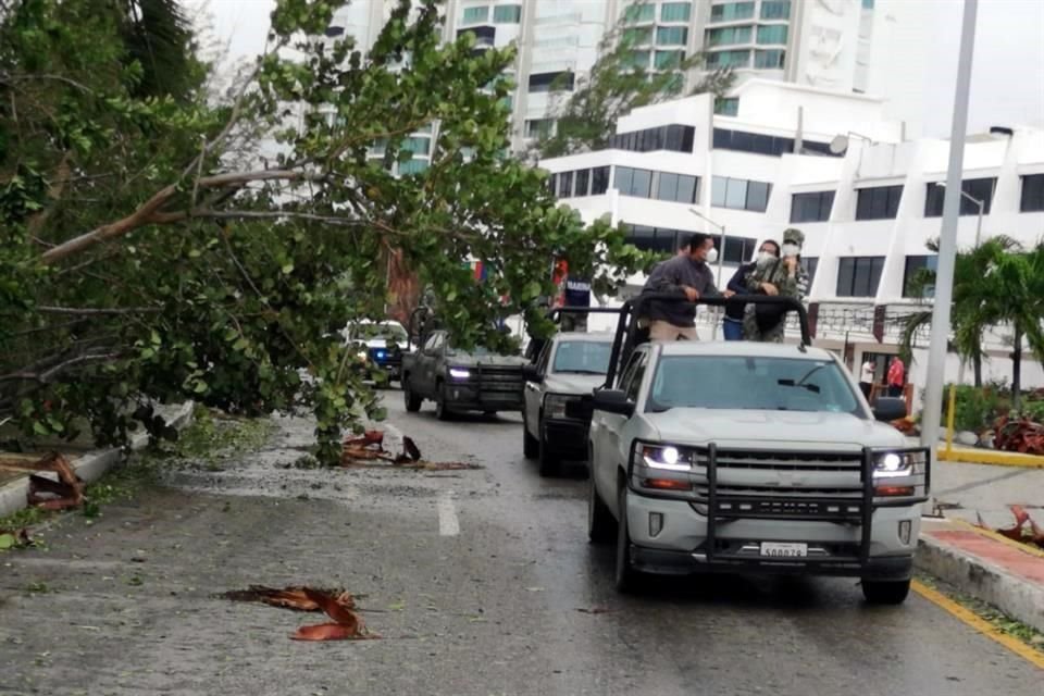 Las autoridades han realizado recorridos en QR debido a los daños y caída de árboles.