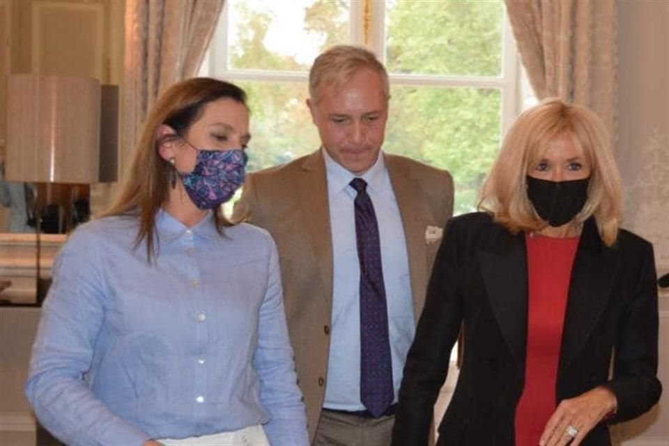 'Beatriz está visitando en mi representación a gobernantes y jefes de Estado de Europa para conseguir códices, piezas y objetos arqueológicos e históricos de México', tuiteó AMLO.