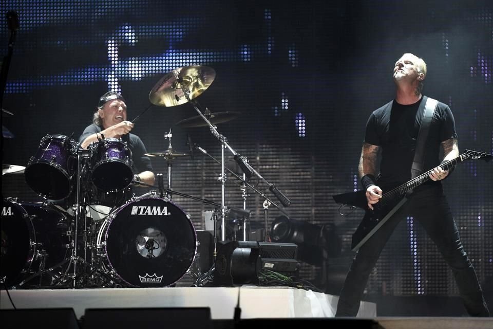 Lars Ulrich y James Hetfield compartían escenario en Metallica con Mustaine.
