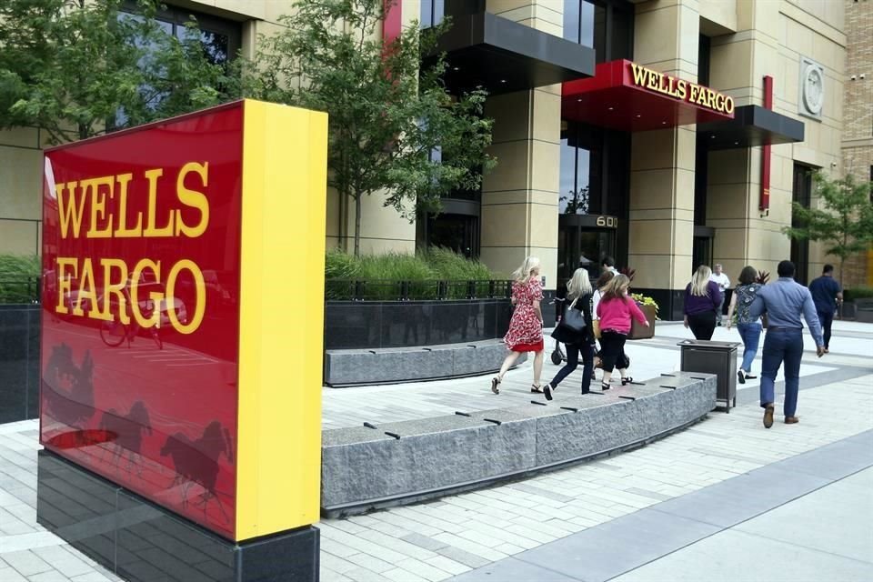 De acuerdo con el WSJ, 125 empleados de Wells Fargo se representaron para pedir un Préstamo por Perjuicio de Desastre Económico.