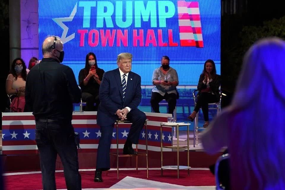 El Presidente estadounidense tuvo un evento con votantes tras la cancelación del debate.
