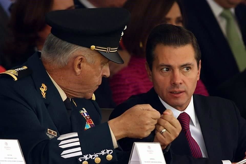 'El reconocimiento del Presidente de la República a este liderazgo de ambos, General (Cienfuegos) y Almirante (Soberón), por ser ejemplo para sus demás compañeros de armas', dijo EPN en 2016. 