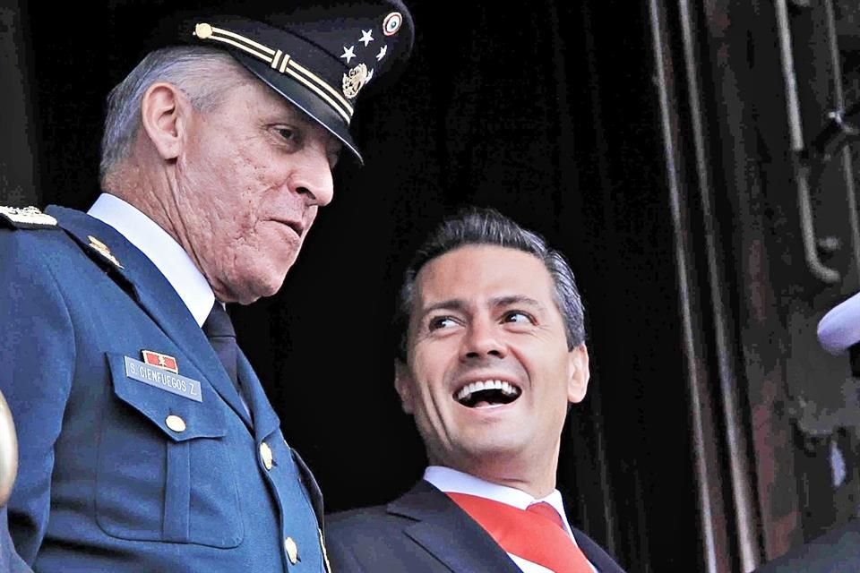 Salvador Cienfuegos y Enrique Peña Nieto.